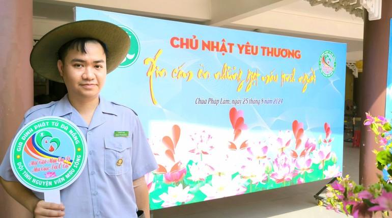 Chương trình hiến máu tình nguyện do Phân ban Gia đình Phật tử Đà Nẵng tổ chức sáng nay, 25-8, tại chùa Pháp Lâm