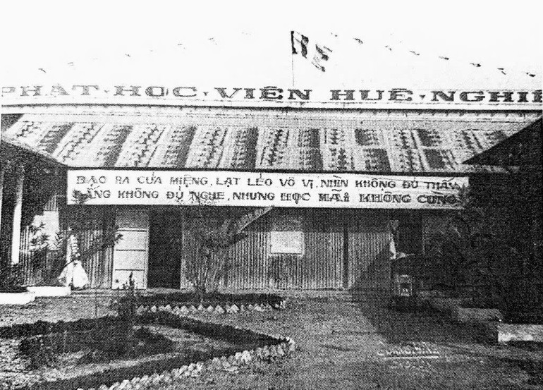 Phật học viện Huệ Nghiêm được thành lập năm 1964, từng được biết đến là một trong những nơi đào tạo tăng tài nổi tiếng của Phật giáo miền Nam ở thập niên 70 của thế kỷ trước.