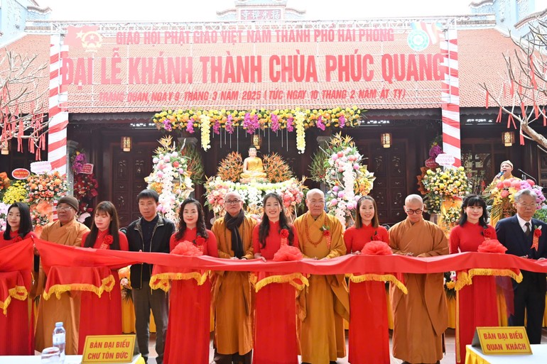 Cắt băng khánh thành chùa Phúc Quang (P.An Đồng, Q.An Dương, TP.Hải Phòng)