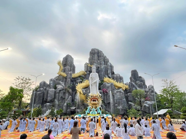 Lễ khánh đản Bồ-tát Quán Thế Âm tại chùa Phật Quốc Vạn Thành (TX.Bình Long, tỉnh Bình Phước) 