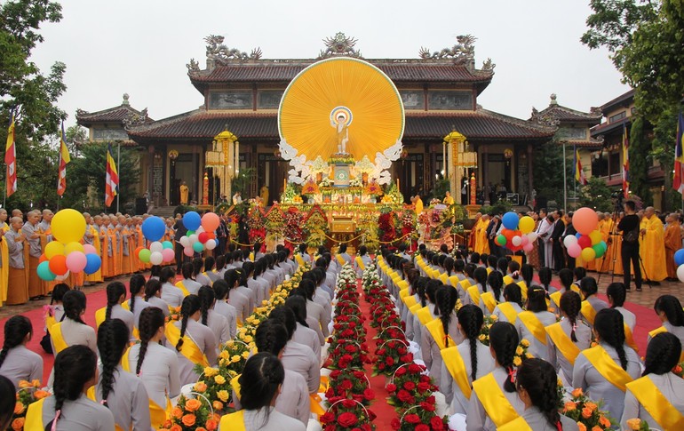 Lễ đài chính tại tổ đình Từ Đàm (Q.Thuận Hóa, TP.Huế)