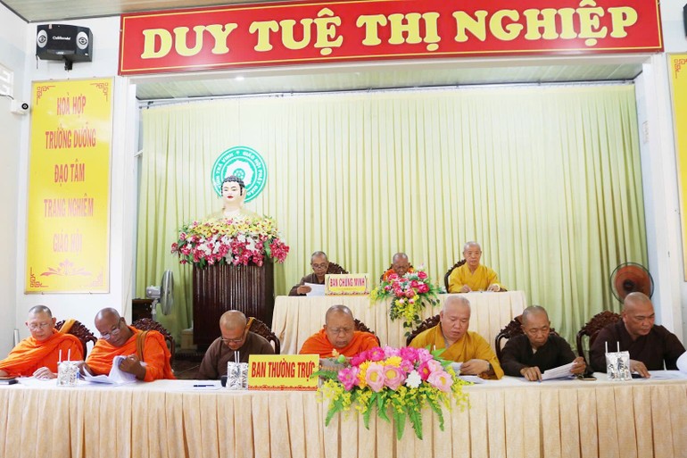 Phiên họp Ban Thường trực Ban Trị sự GHPGVN tỉnh Trà Vinh, tại chùa Lưỡng Xuyên, chiều 17-6