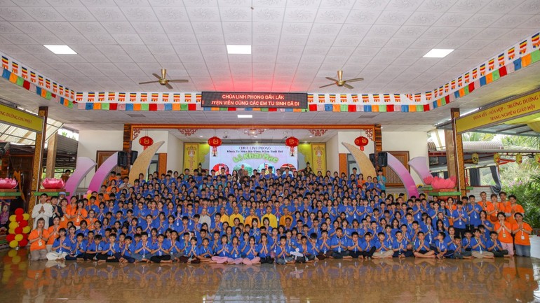 Khóa tu "Ươm mầm tuổi trẻ" tại chùa Linh Phong với sự tham dự của hơn 400 khóa sinh