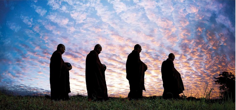 Những thay đổi của xã hội hiện nay đặt ra nhiều thách thức đối với Tăng đoàn để tiếp tục tồn tại và gắn bó ý nghĩa với đời sống hiện đại