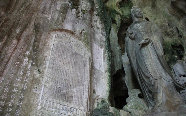 Ma nhai ở ngọn Thủy Sơn, danh thắng Ngũ Hành Sơn - Ảnh: Trường Trung