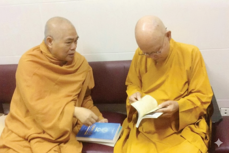 Hòa thượng Thích Giác Toàn (Trần Quê Hương) với Trưởng lão Hòa thượng Thích Từ Thông (Như Huyễn Thiền sư)