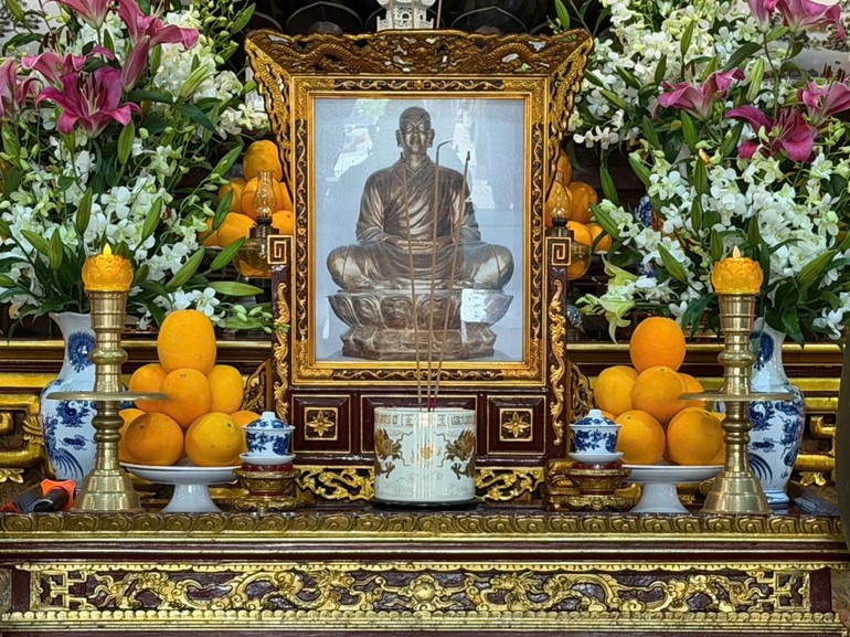 Di ảnh Phật hoàng Trần Nhân Tông