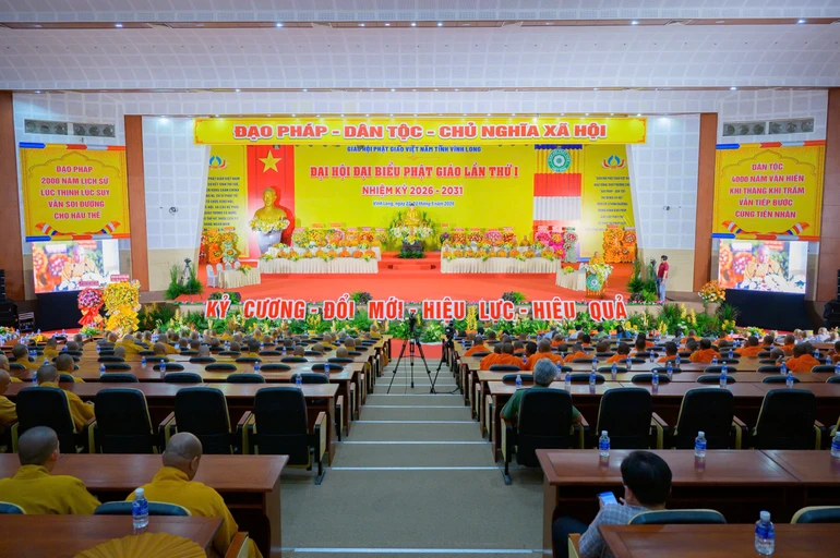 Lễ kỷ niệm 45 năm ngày thành lập GHPGVN (1981-2026) trong khuôn khổ Đại hội đại biểu Phật giáo tỉnh Vĩnh Long lần thứ I, nhiệm kỳ 2026-2031 - Ảnh: Tâm Quý/BGN