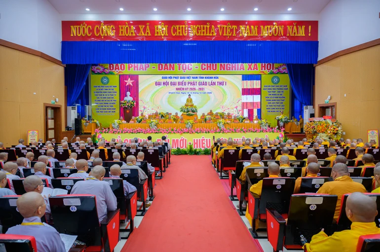 Quang cảnh phiên làm việc đầu tiên Đại hội đại biểu Phật giáo tỉnh Khánh Hòa - Ảnh: Tâm Quý