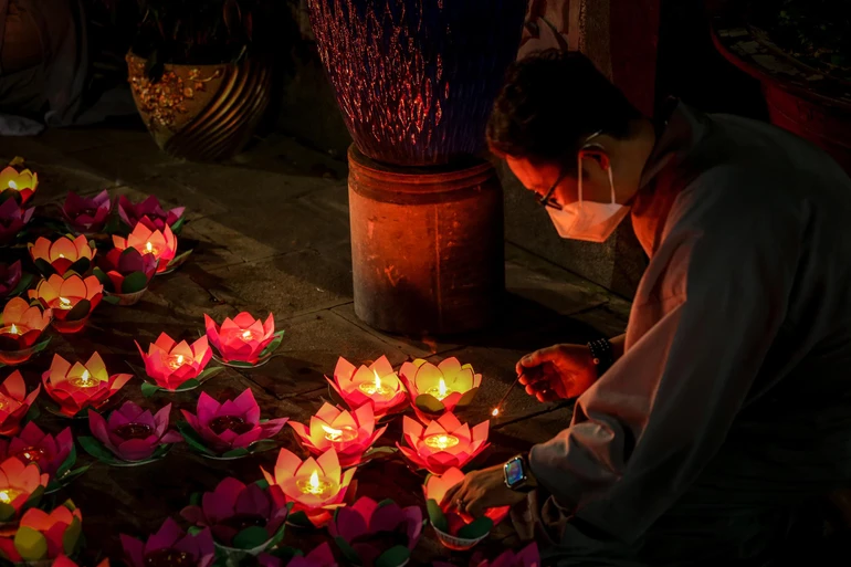 Chùa Pháp Võ thắp nến, lạy ngũ bách danh tưởng niệm ngày vía Bồ-tát Quán Thế Âm