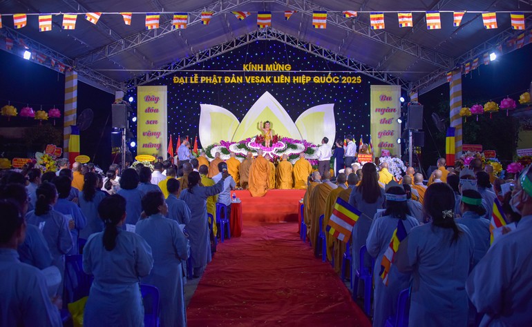 Đại lễ Phật đản Phật lịch 2569 của Phật giáo Q.7 được tổ chức tại Long Hoa cổ tự - Ảnh: Quảng Đạo/BGN