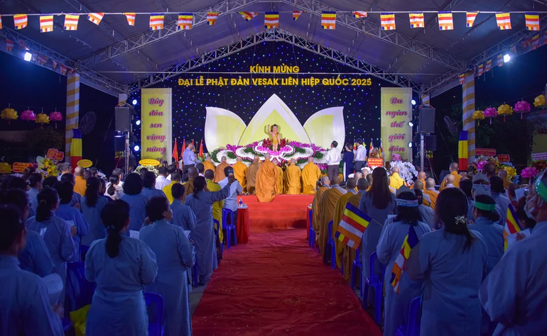 Đại lễ Phật đản Phật lịch 2569 của Phật giáo Q.7 được tổ chức tại Long Hoa cổ tự - Ảnh: Quảng Đạo/BGN