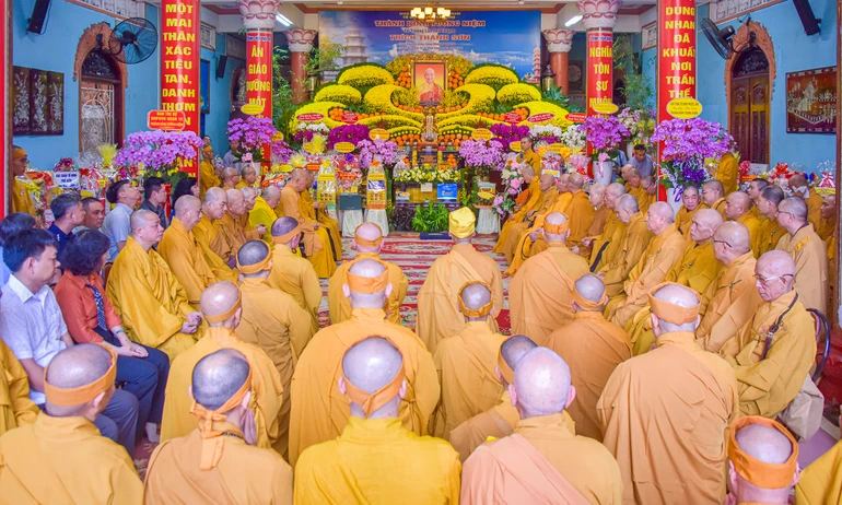 Chư tôn đức lãnh đạo Giáo hội, Phật giáo TP.HCM, Q.1, chính quyền tham dự tưởng niệm Đại tường Trưởng lão Hòa thượng Thích Thanh Sơn tại tổ đình Vạn Thọ - Ảnh: Quảng Đạo/BGN