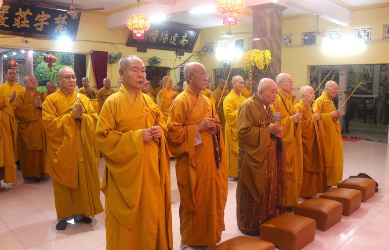 Chư Tăng Q.8 về chùa Long Hoa tác pháp an cư