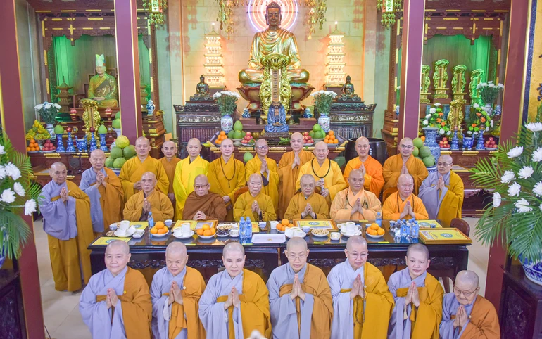 Ban Trị sự GHPGVN Q.4 lưu niệm trước khi dừng hoạt động từ 1-7 - Ảnh: Quảng Đạo/BGN