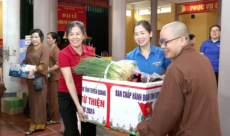 Chương trình Tiếp sức mùa thi năm 2025 tại chùa An Vinh (TP.Tuyên Quang)