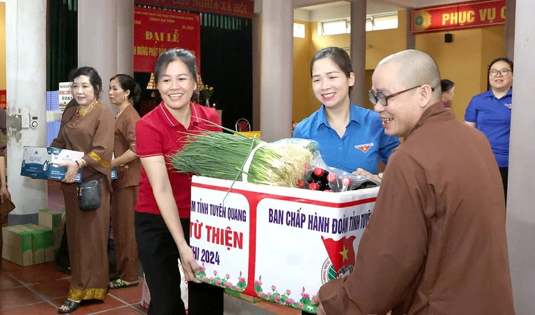 Chương trình Tiếp sức mùa thi năm 2025 tại chùa An Vinh (TP.Tuyên Quang)