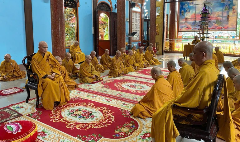 Chư Tăng tham dự lễ Bố-tát tại tổ đình Vạn Thọ (P.Tân Định, TP.HCM)