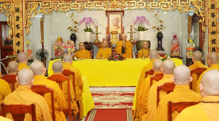 Ban Thường trực Ban Trị sự GHPGVN TP.HCM thăm, sách tấn chư hành giả an cư tại trường hạ Hưng Phước