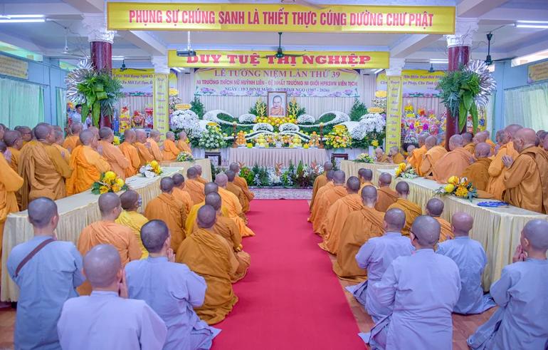 Chư Ni hệ phái Khất sĩ tưởng niệm Ni trưởng Huỳnh Liên tại tịnh xá Ngọc Phương vào sáng 5-5 - Ảnh: Quảng Đạo/BGN