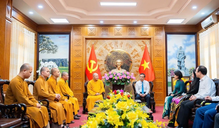 Ban Trị sự GHPGVN tỉnh Thanh Hóa thăm, chúc mừng tân Bí thư Tỉnh ủy Lê Đức Thái