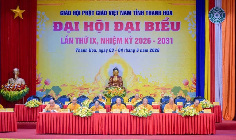 Chư tôn đức Chứng minh, Chủ tọa đoàn điều hành phiên làm việc đầu tiên của Đại hội đại biểu Phật giáo tỉnh Thanh Hóa lần thứ IX, nhiệm kỳ 2026-2031 - Ảnh: Quảng Đạo/BGN