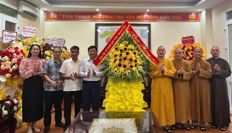 Đoàn Ban Trị sự GHPGVN tỉnh Thanh Hóa thăm, chúc mừng Ban Tuyên giáo và Dân vận Tỉnh ủy 