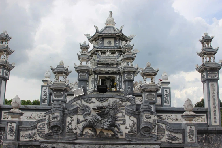 Bảo tháp Thượng tọa Thích Thông Định trong khuôn viên chùa Kỳ Viên