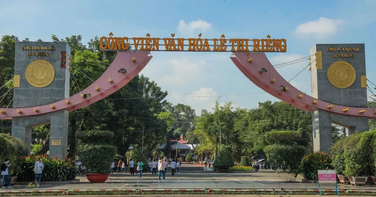 Công viên văn hóa Lê Thị Riêng tọa lạc trên địa bàn phường Hòa Hưng (TP.HCM)