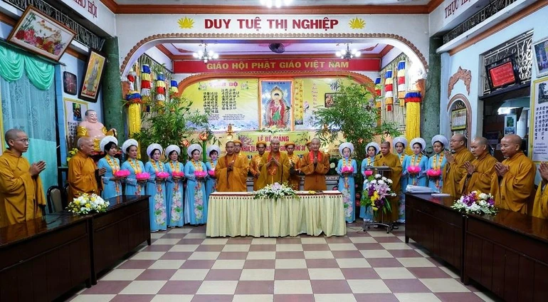 Buổi lễ diễn ra tại tổ đình Vạn Thọ - Ảnh: Hoàng Phương