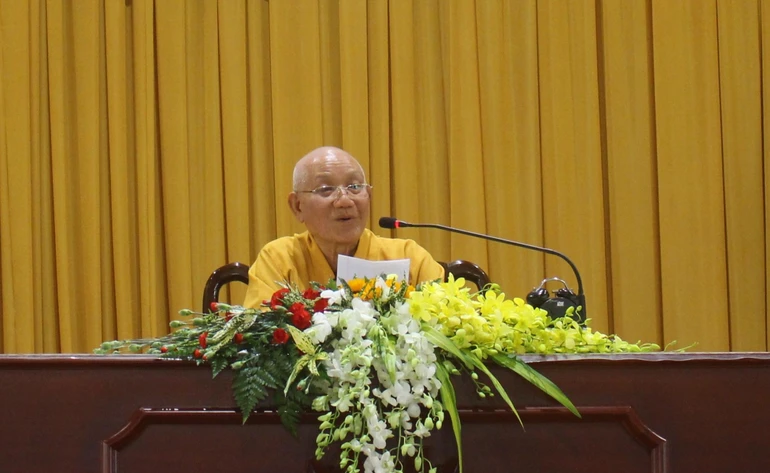 HT.Thích Minh Thông giáo giới cho chư Ni tại cơ sở 2 của Học viện - Ảnh: Ban TT nội viện Ni