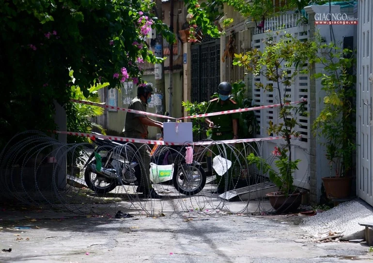 TP.HCM đang thực hiện giãn cách xã hội theo Chỉ thị 16, người dân không ra đường sau 18 giờ - Ảnh: Bảo Toàn/BGN