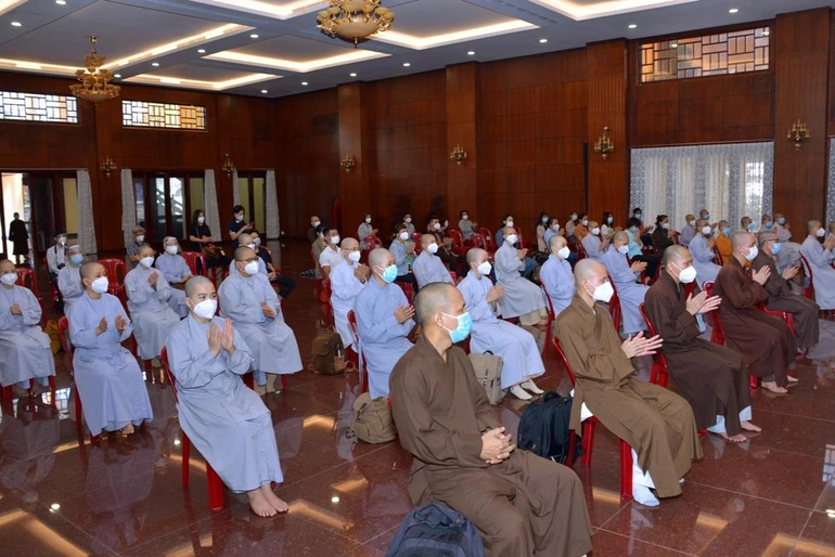 50 Tăng Ni, Phật tử tham gia lễ xuất phát đến hỗ trợ bệnh nhân Covid-19