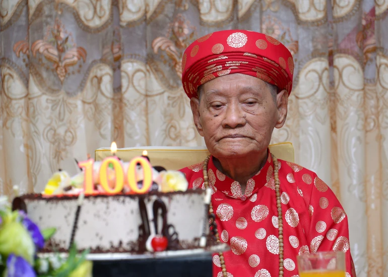 Cư sĩ Tống Hồ Cầm trong dịp lễ mừng thượng thọ 100 tuổi - Ảnh: Bảo Toàn/Báo Giác Ngộ