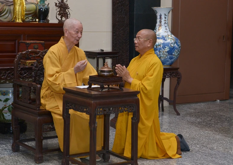 Hòa thượng Thích Quảng Hà trong đạo tình Thầy trò với Đức Pháp chủ, bạch trình về Phật giáo tỉnh Nam Định và một số vấn đề Phật sự của Giáo hội - Ảnh: Bảo Toàn/BGN