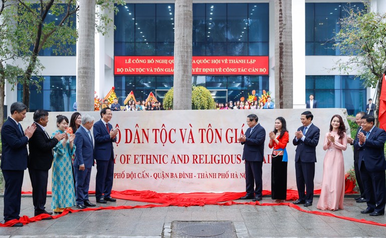Công bố quyết định thành lập Bộ Dân tộc và Tôn giáo