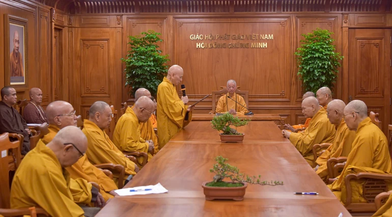 Quang cảnh phiên họp bất thường của Ban Thường trực Hội đồng Chứng minh GHPGVN ngày 4-4-2025 tại Văn phòng Đức Pháp chủ - Việt Nam Quốc Tự - Ảnh: Quảng Đạo/BGN