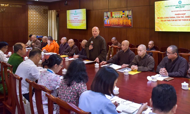 Hòa thượng Thích Lệ Trang, Phó Chủ tịch Hội đồng Trị sự, Trưởng ban Nghi lễ T.Ư, Trưởng ban Trị sự GHPGVN TP.HCM, Phó Chủ tịch Ủy ban Tổ chức Đại lễ Vesak Liên Hiệp Quốc 2025 chủ trì cuộc họp - Ảnh: Quảng Đạo/BGN 