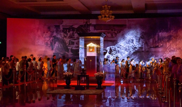 Tăng Ni, Phật tử các nơi về Việt Nam Quốc Tự chiêm bái xá-lợi Trái tim Bồ-tát Thích Quảng Đức