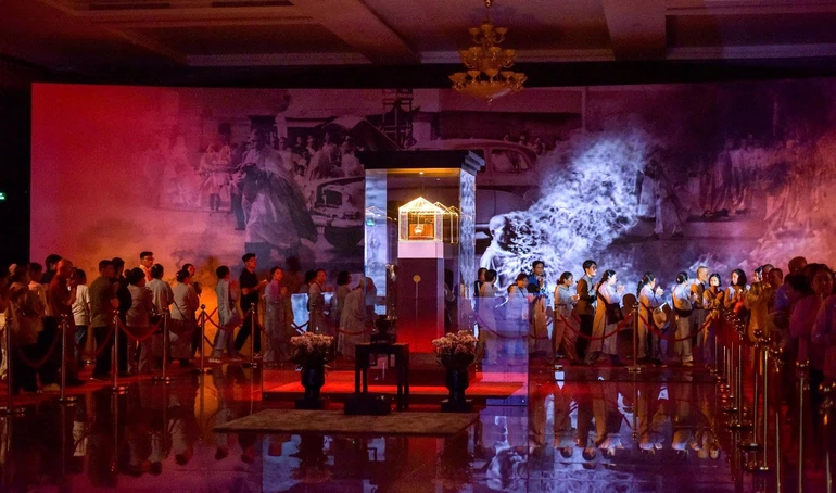 Tăng Ni, Phật tử các nơi về Việt Nam Quốc Tự chiêm bái xá-lợi Trái tim Bồ-tát Thích Quảng Đức