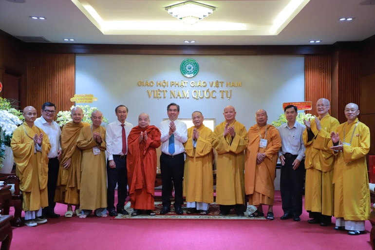 Lãnh đạo TP.HCM tại Việt Nam Quốc Tự ngày 9-5-2025