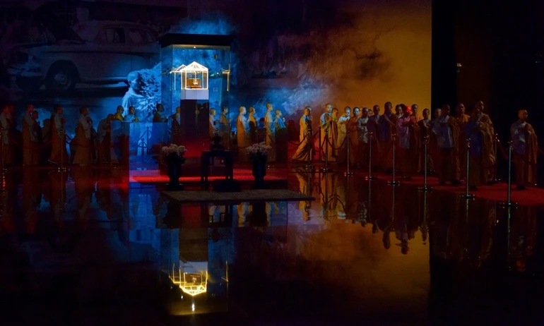 Trang nghiêm chiêm bái xá-lợi Bồ-tát Thích Quảng Đức tại Việt Nam Quốc Tự (Q.10, TP.HCM) sáng ngày 10-5-2025 - Ảnh: Ban Tổ chức