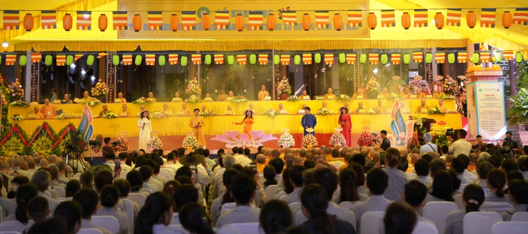 Quang cảnh Lễ khai mạc tọa đàm khoa học: “Vấn đề hoằng pháp trong xu hướng thời đại mới”