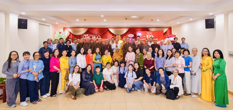 Lưu niệm buổi họp mặt kỷ niệm 100 năm Ngày Báo chí Cách mạng Việt Nam tại Báo Giác Ngộ - Ảnh: Quảng Đạo/BGN