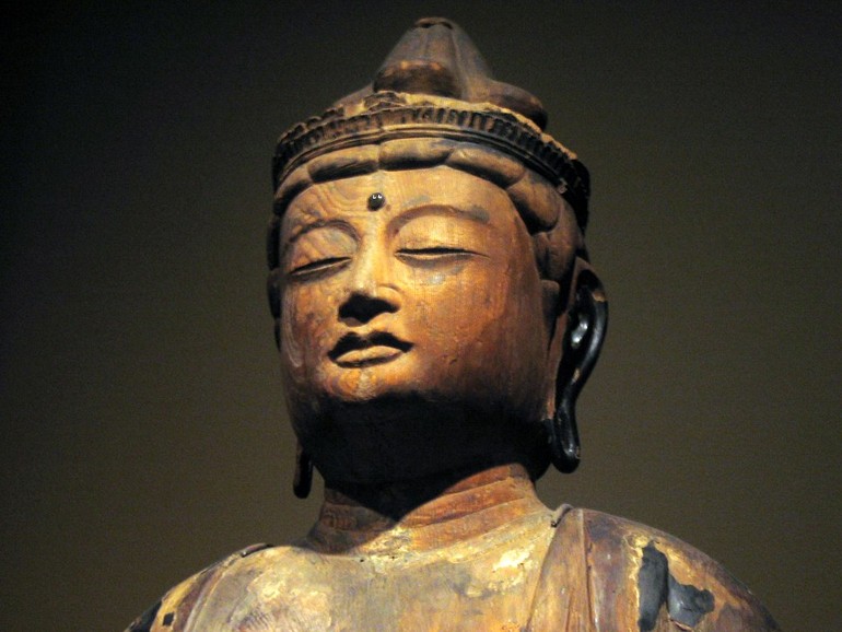 Quan Thế Âm được biết đến từ rất sớm trong quá trình phát triển của các học thuyết Đại thừa và cho đến khi Phật giáo biến mất khỏi Ấn Độ, đã rất được sùng mộ tại đó. Việc thờ phượng Ngài chuyển từ Ấn Độ sang Đông Nam Á và Java - rất hưng thịnh tại đó một thời, và cũng ở Nepal, Tây Tạng (nơi Ngài đến cùng lúc với Phật giáo và tại đó vua Srong-btsan Sgampo, khoảng năm 617-650 được coi là sự nhập thế của Ngài), và ở Trung Hoa, từ đó Ngài tiến đến chinh phục Triều Tiên và Nhật Bản...