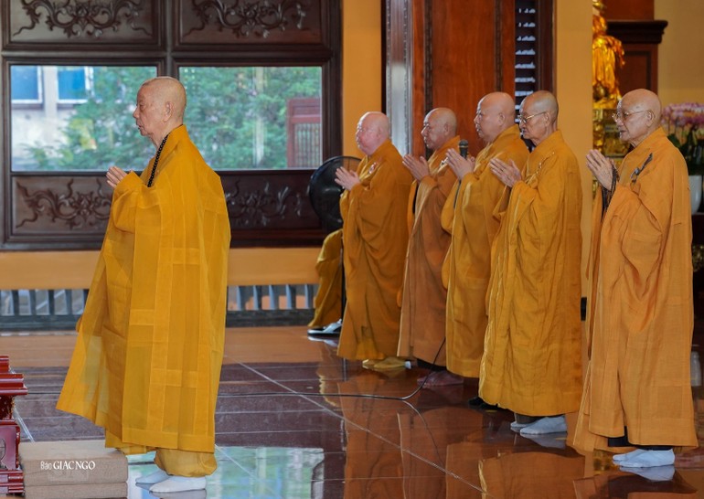 Đức Pháp chủ cùng chư vị giáo phẩm trong kỳ Bố-tát cuối hạ Phật lịch 2569 (22-8-2025) - Ảnh: Nguyện Truyền/BGN