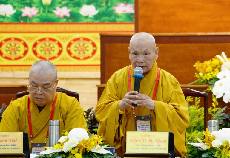 Trưởng lão Hòa thượng Thích Thiện Nhơn, Chủ tịch Hội đồng Trị sự GHPGVN phát biểu trong Hội nghị lần thứ 6 Ban Thường trực Hội đồng Trị sự GHPGVN (mở rộng) - Ảnh: Bảo Toàn/BGN