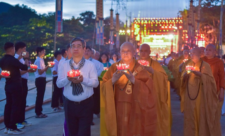 Lễ tưởng niệm các anh hùng liệt sĩ, chiến sĩ và đồng bào yêu nước đã hy sinh tại Côn Đảo (TP.HCM) vào chiều 4-10 - Ảnh: Quảng Đạo/BGN