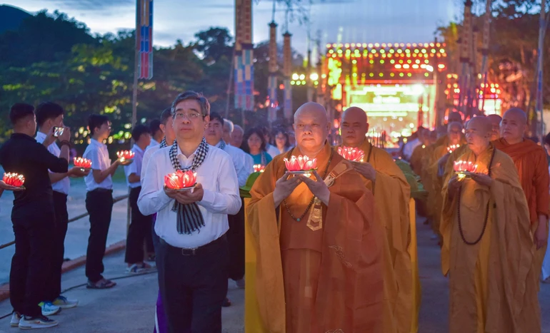 Lễ tưởng niệm các anh hùng liệt sĩ, chiến sĩ và đồng bào yêu nước đã hy sinh tại Côn Đảo (TP.HCM) vào chiều 4-10 - Ảnh: Quảng Đạo/BGN