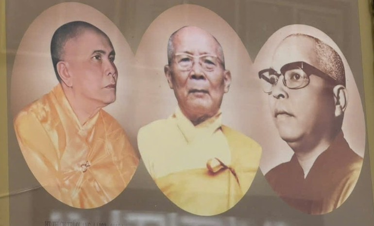 Chân dung chư vị Trưởng lão Hòa thượng Thích Thiện Siêu (giữa), Hòa thượng Thích Trí Quang (trái) và Hòa thượng Thích Thiện Minh tại tổ đình Từ Đàm